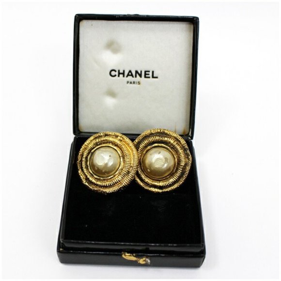 CHANEL earrings fake pearl gold clip type ladies - Picture 2 of 3